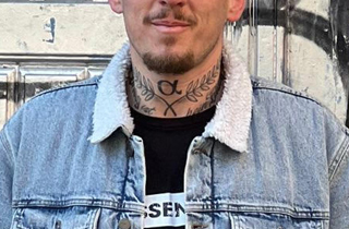 Strassenstaub: Daniel Gebhart beeindruckt mit Lesung an der Roseggerschule Waldbröl